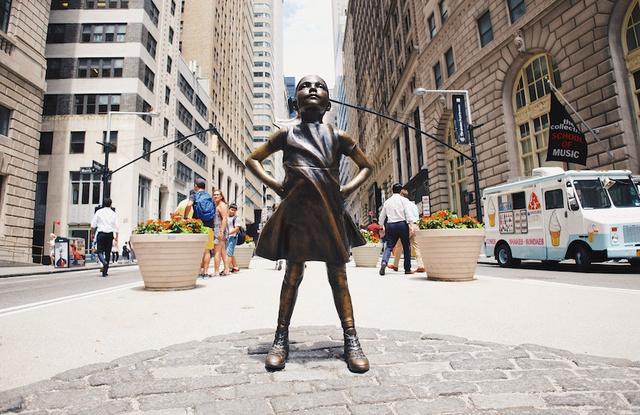 fearless girl statue